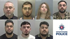 VIDEO Ei sunt cei 8 curieri români condamnați la închisoare în Anglia. Au furat colete de un milion de euro și le-au vândut pe internet